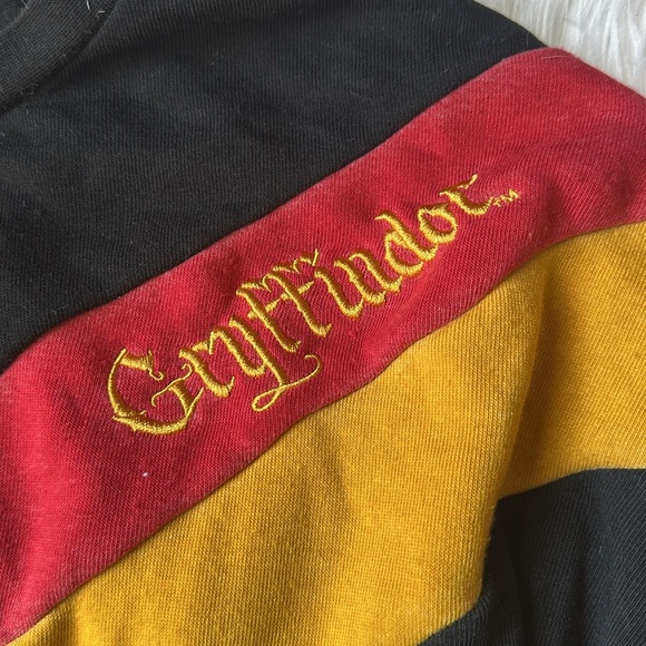 Gryffindor Sweatshirt - Picture 2 of 5